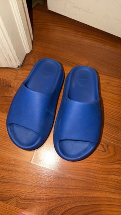Yeezy Slides Size 5