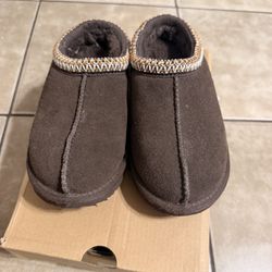 Kids UGG Brown Suede Slippers – Size 2