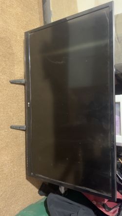 LG Flat Screen TV w/ Stand – Great Condition