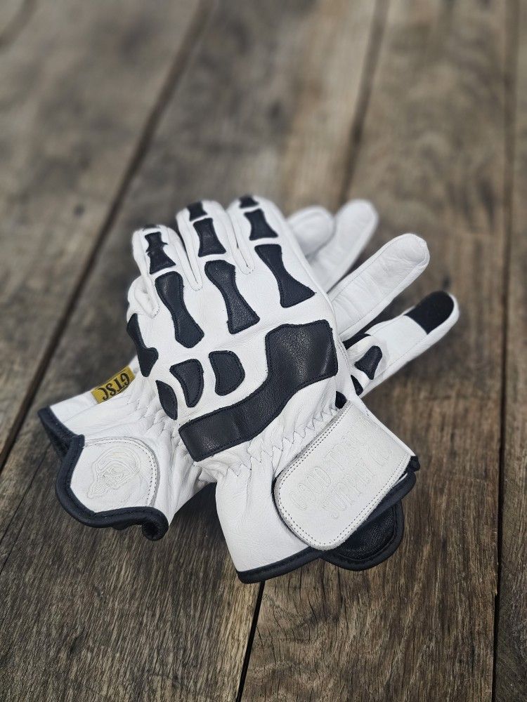 ⚡️Good Trouble Bone Gloves⚡️ $75 FIRM