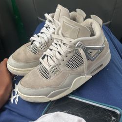 Jordan 4 (Frozen Moments)
