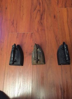 Three very old irons. Yep this is how it was many years ago. Lol
