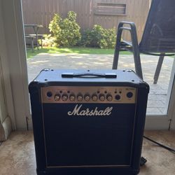 MARSHALL GUITAR AMP