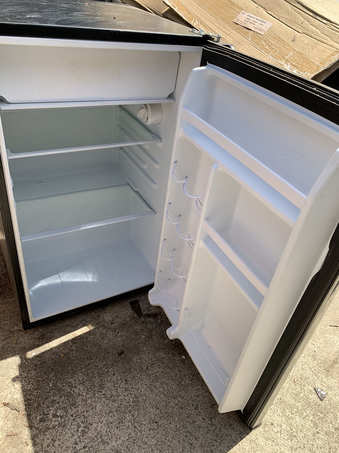 Galanz Mini Fridge for Sale in Escondido, CA OfferUp