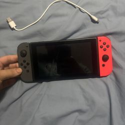Nintendo Switch + 1 game + Cable Usb 