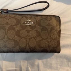 coach Large Corner Zip Wristlet In Signature Canvas