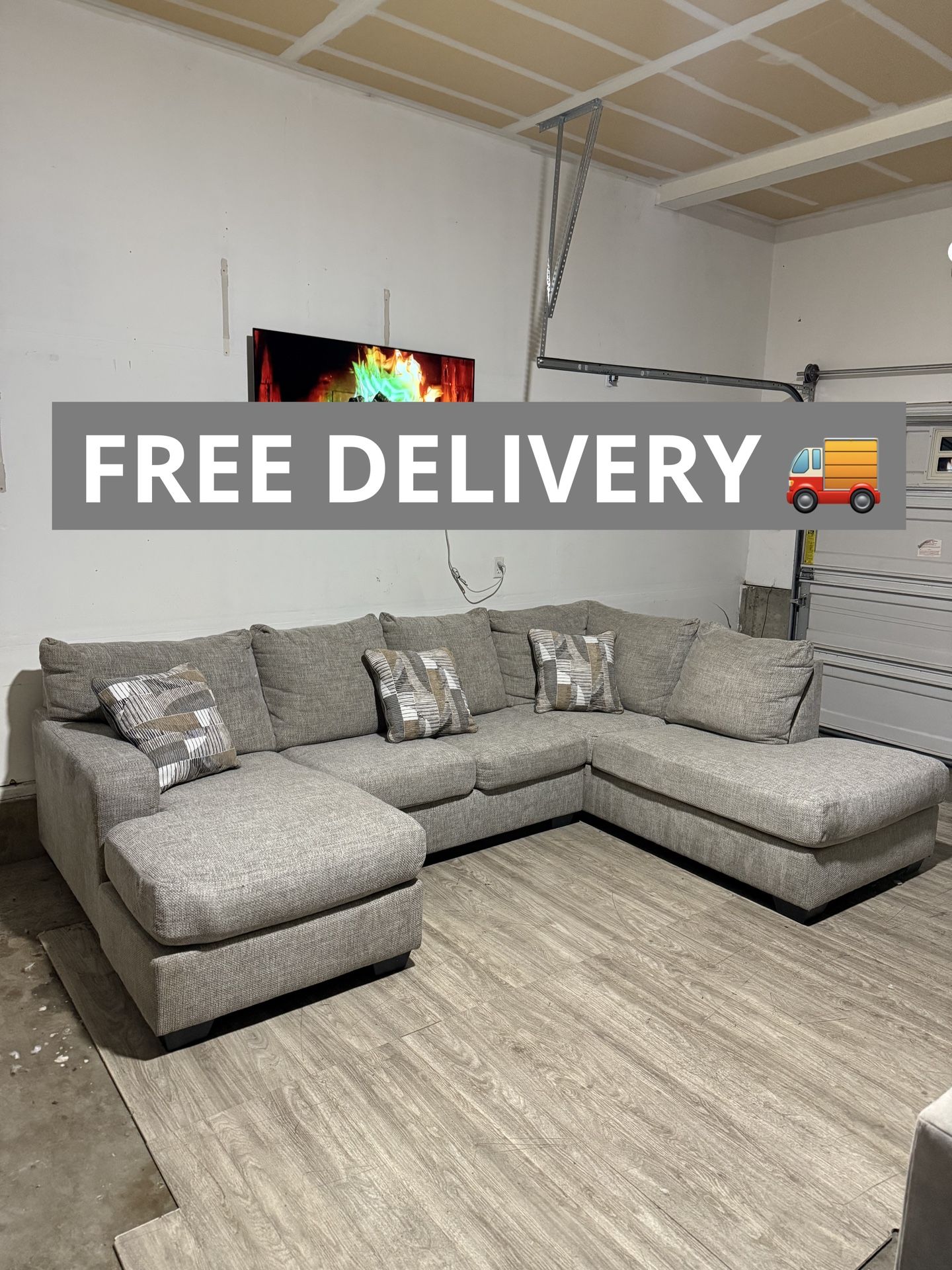 Gray Ashely’s Sectional Couch 🛋️- FREE DELIVERY 🚚 
