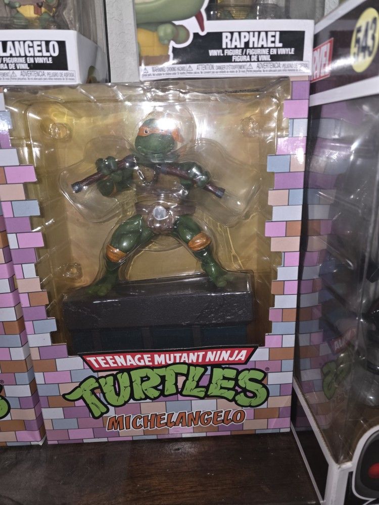 Teenage ninja turtle Figures, 80s, Nickelodeon.
Hard to find 5 altogether.