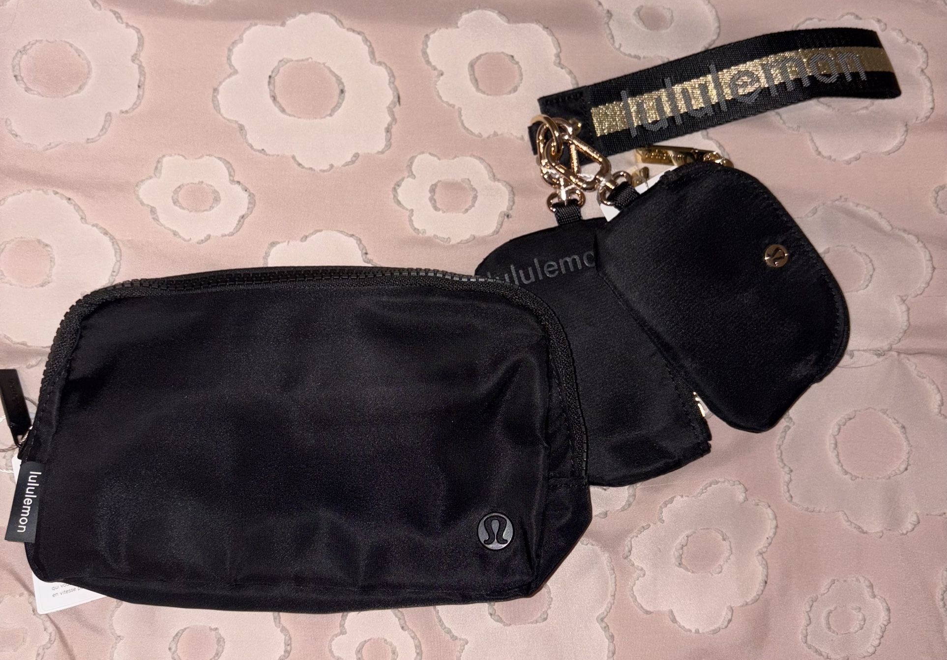 Lululemon everywhere bag+keychain