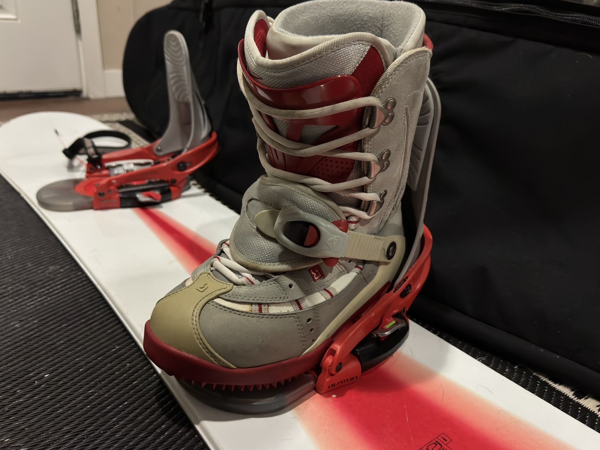 Liquid Snowboard + Burton Boots/Bag