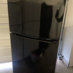 Frigidaire Refrigerator $250 Free Delivery 