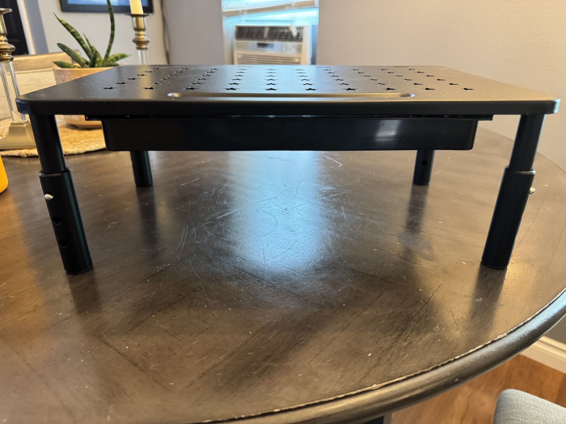 Laptop stand