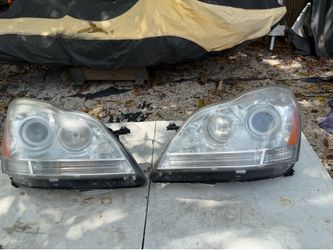 Toyota  Tundra headlights