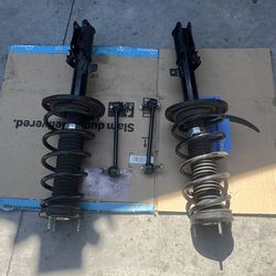 2004 Toyota Camry rear shock struts with sway bar links