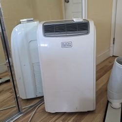 Portable air conditioner by Black and Decker model BPACT08. 8000 BTU in excellent working condition