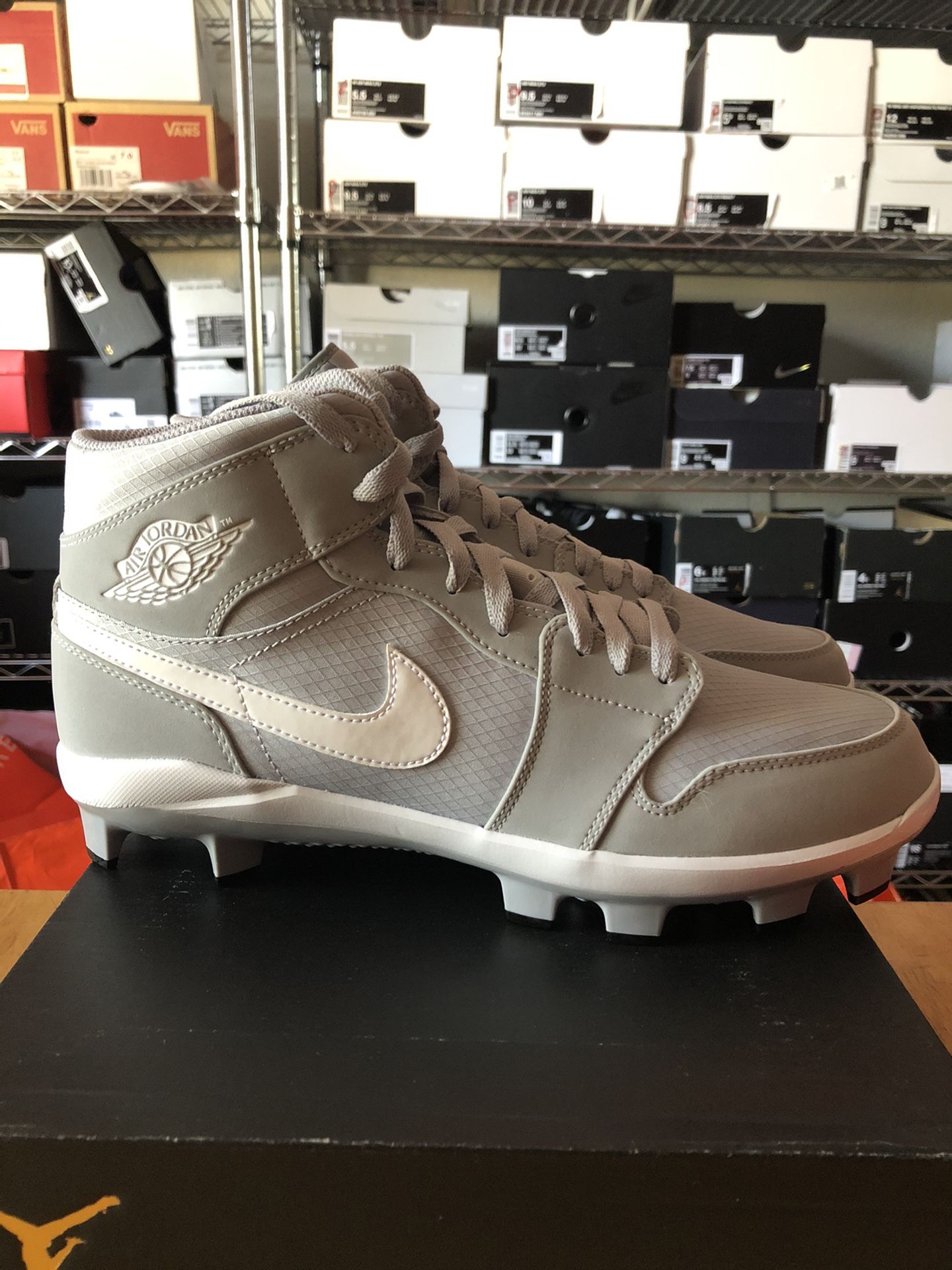 Brand new Nike air Jordan 1 retro wolf gray football shoes cleats men’s size 10