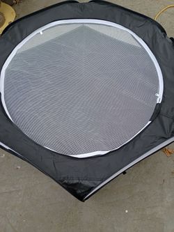 Pet fold up playpen