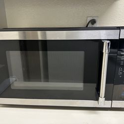Gently Used Microwave 
