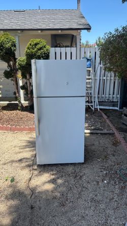 Refrigerator (Kenmore)