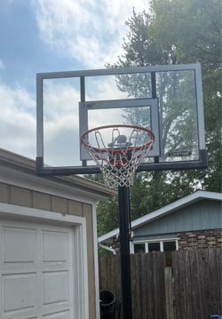 Lifetime Portable Basketball Hoop – Excellent Condition