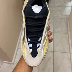 Yeezy 700 