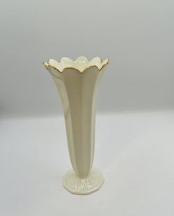 Elegant Cream Vase with Gold Trim 24 karat Mikasa