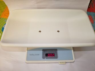 2 in 1 Digital Baby scale very good condition, can be used as regular scale also as the holder is removable.