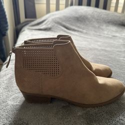 Justice Girl’s Boots Size 9 READ DESCRIPTION 