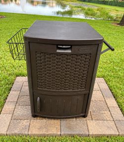 Suncast 77 Quart Serving Station Patio Cooler Cart