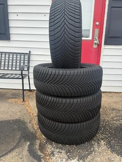 set of Michelin Tires with size 235/55/18