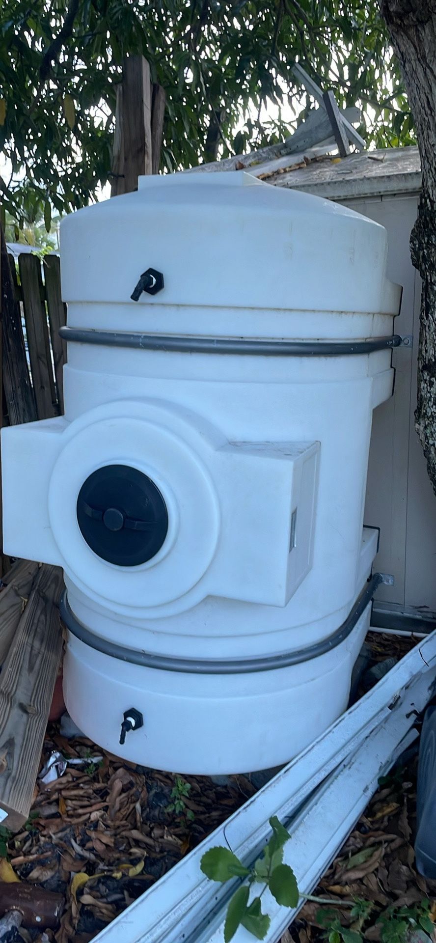 325 Gallon Water Tank