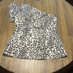 Ladies Size 6 One Shoulder Bejeweled White And Black Leopard Print Top