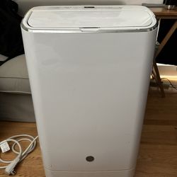 GE Portable Air Conditioner (does not include window attachment)
