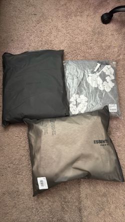 Essential hoodue