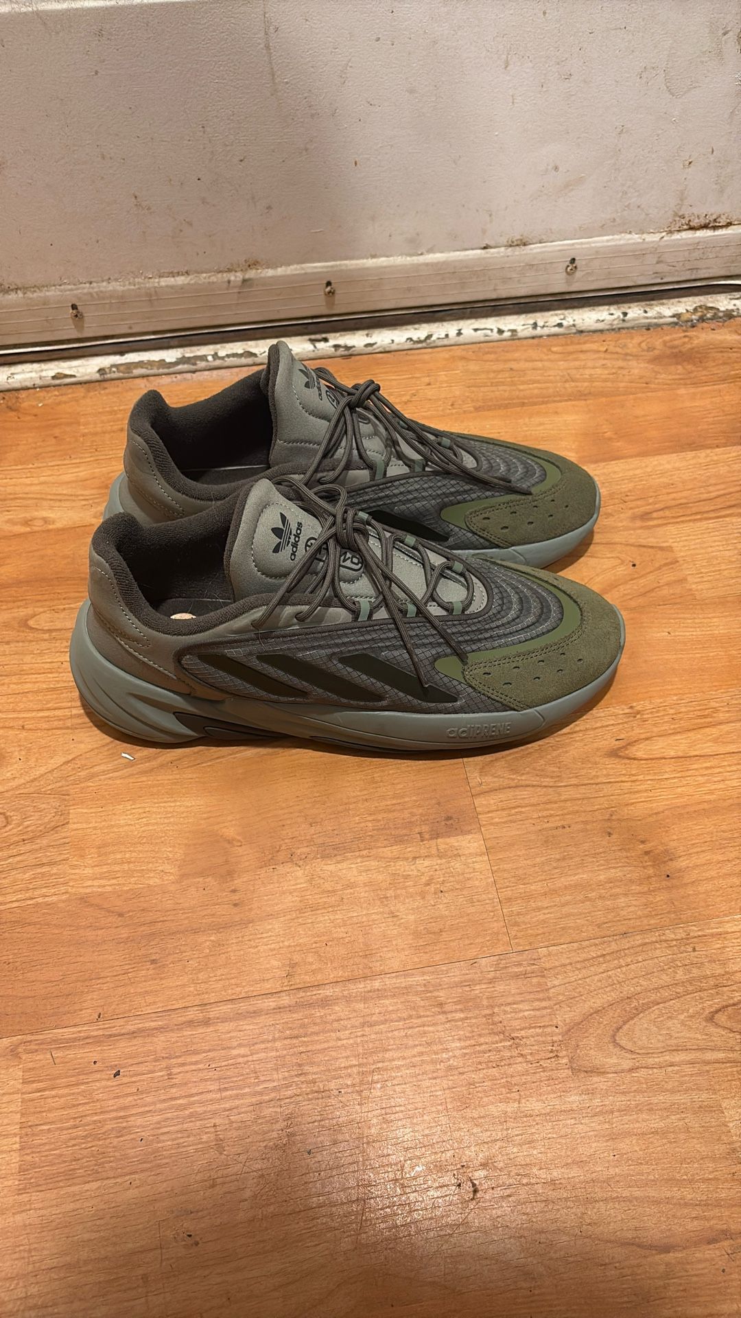 Adidas OZELIA SHOES