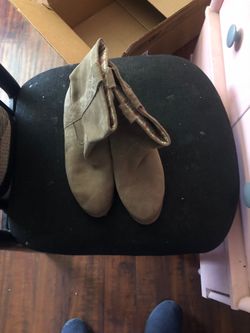 Tom’s brown shoes