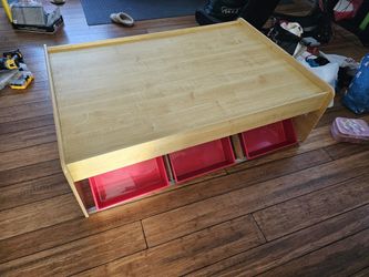 Kids play table
