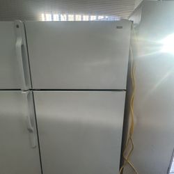 Hot Point White Refrigerator (delivery+install Available) Width 28”