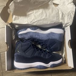 Women’s Air Jordan 11 size 5.5