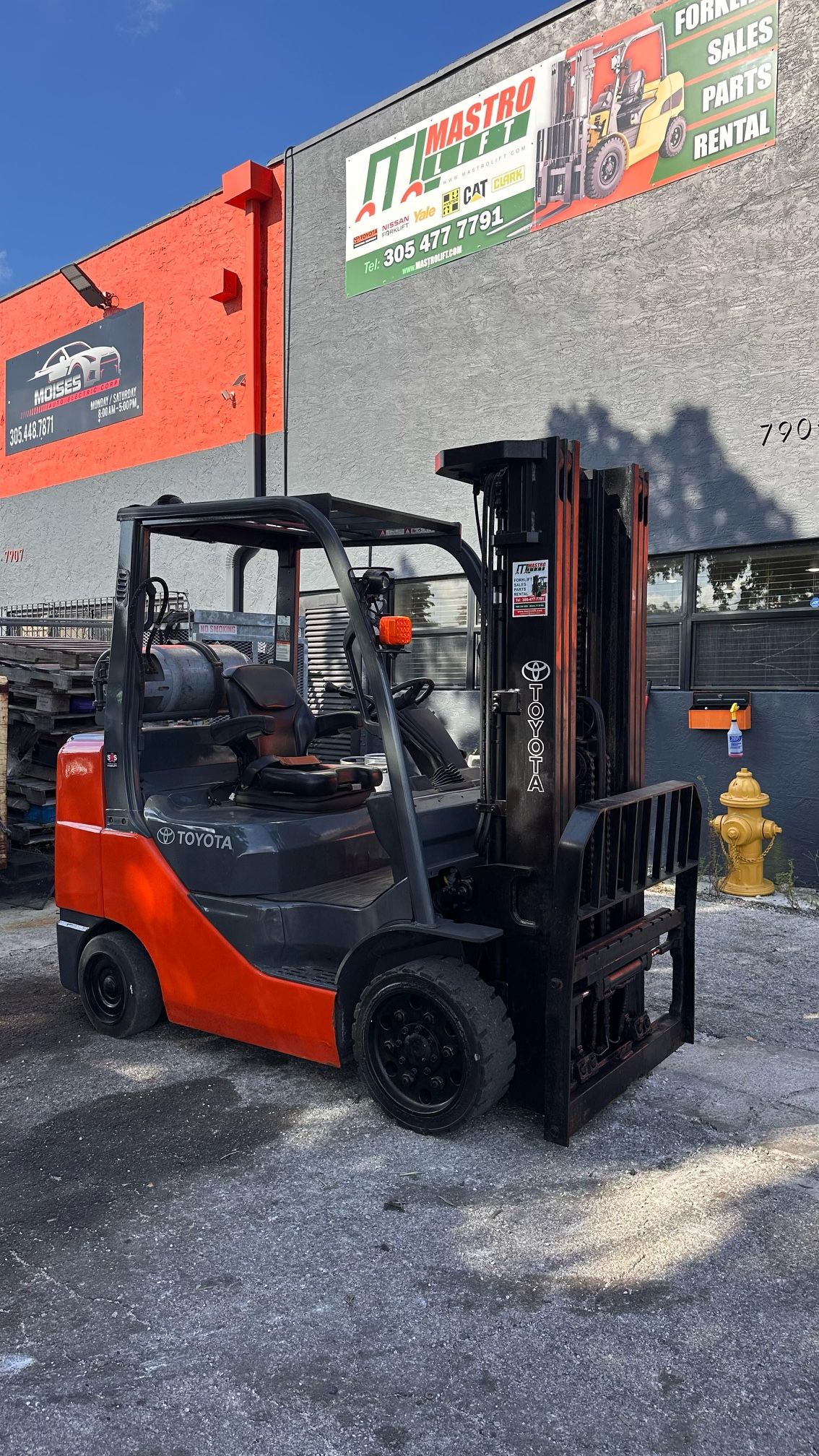 Forklift Toyota 7,000 Lbs