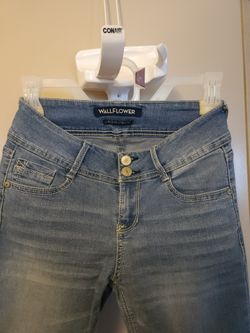 ♡《WALLFLOWER LUSCIOUS CURVY FIT JEANS》♡ SIZE 1
