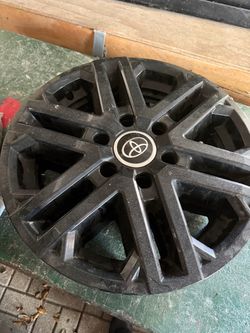 Toyota tundra hub caps