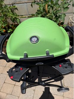 Weber Q1200 BBQ grill with accessories