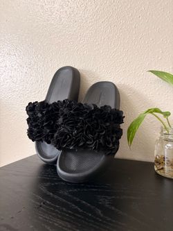 Womens Size 6 Floral Platform Slides