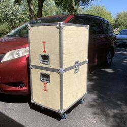 Road Cases - 2 heavy-duty speaker/accessory cases