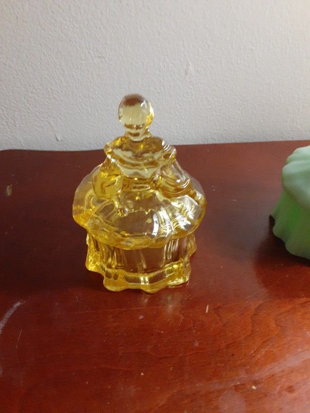 Vintage Rare Find Yellow Westmoreland Colonial Lady Glass Trinket Dish Vintage
