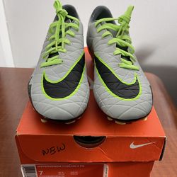 Soccer Cleats Size 7