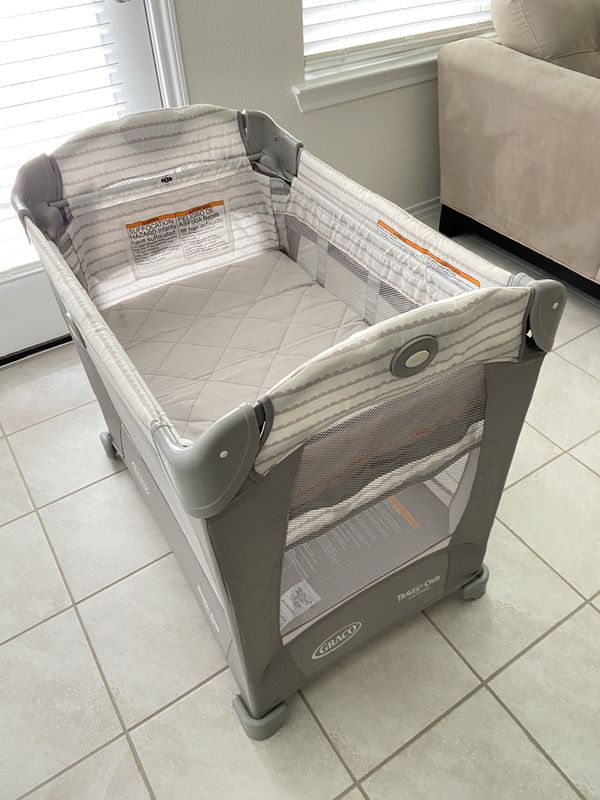 Graco Travelite Crib with stages for Sale in Dallas, TX