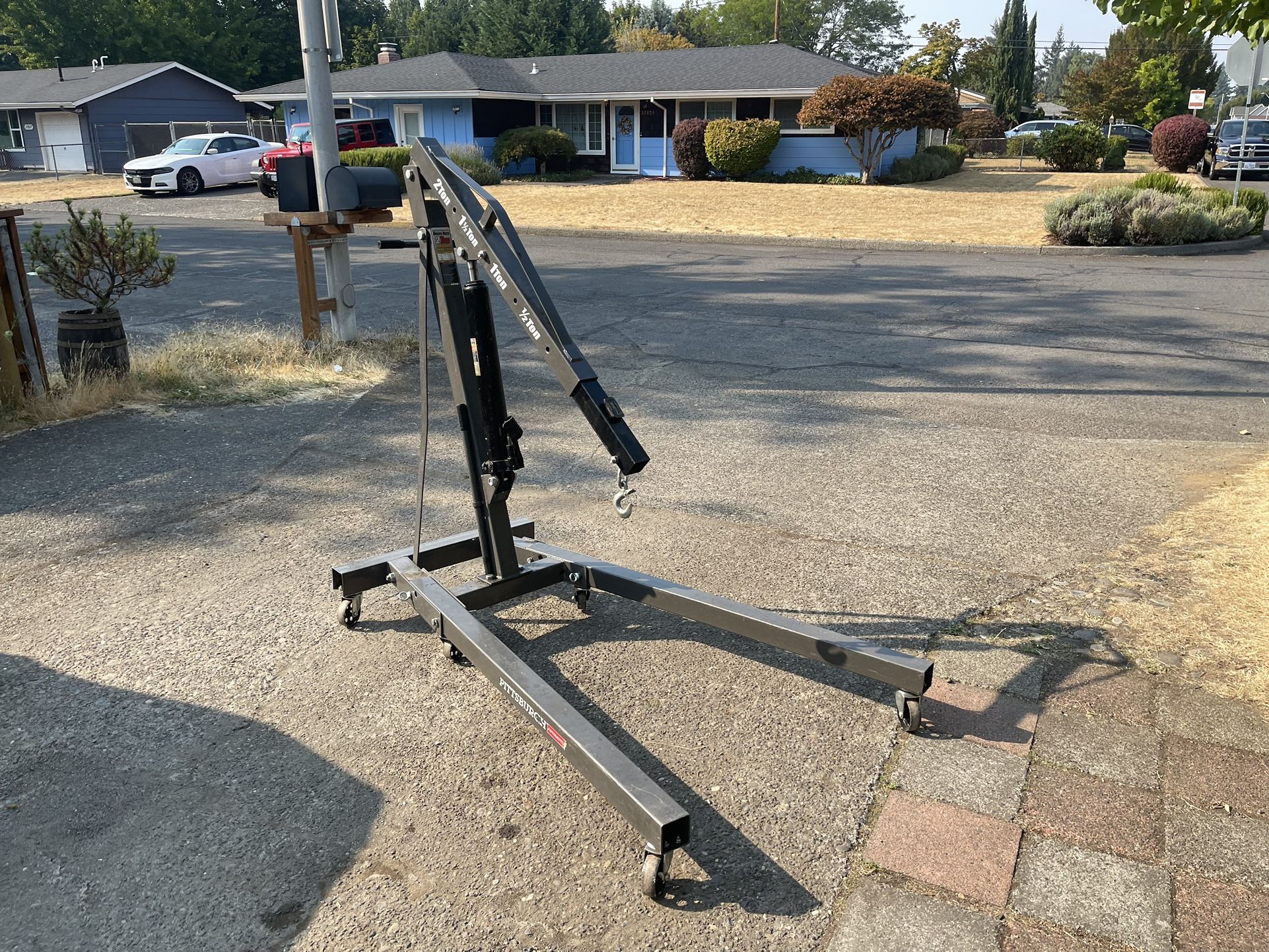 Pittsburgh heavy duty 8 Ton, long ram engine hoist