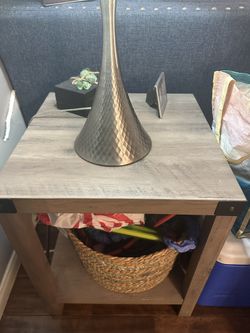 End Table/ Desk/lamp